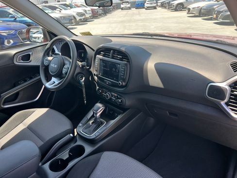 Certified 2025 Kia Soul LX FWD image 14