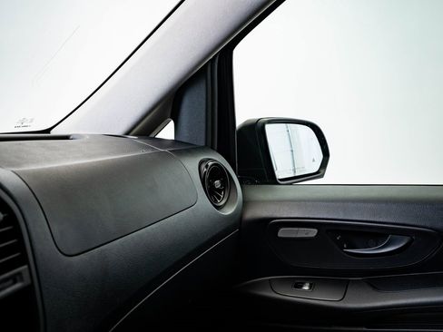 Used 2023 Mercedes-Benz Metris Passenger image 31