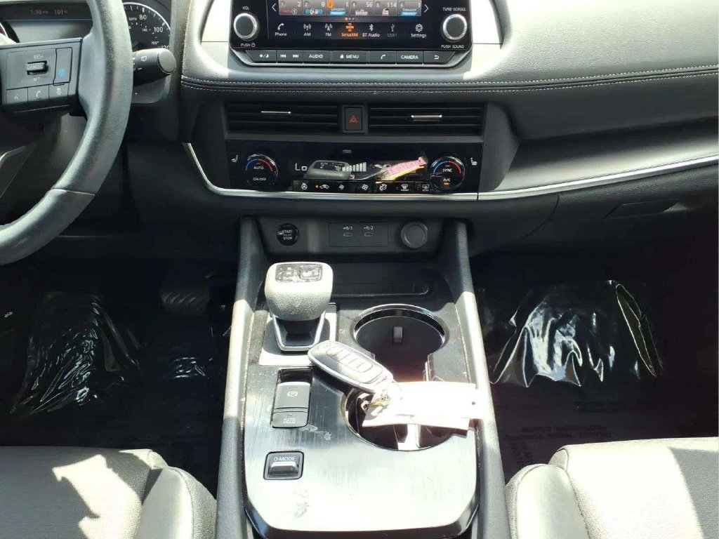 Used 2024 Nissan Rogue SV w/ SV Premium Package FWD image 11