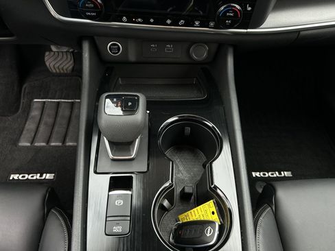 Used 2023 Nissan Rogue SV w/ SV Premium B Package image 10