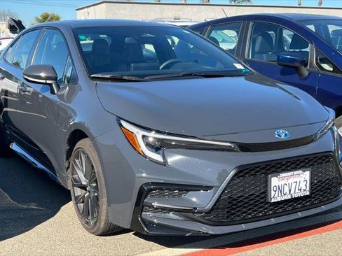 Certified 2024 Toyota Corolla SE w/ SE Package image 3