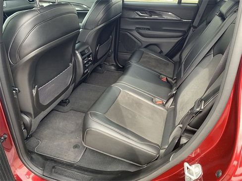 Used 2023 Jeep Grand Cherokee Altitude image 23