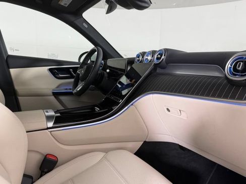 Used 2025 Mercedes-Benz GLC 300 image 32