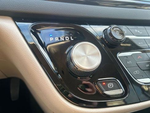 Used 2024 Chrysler Pacifica Touring-L FWD image 31