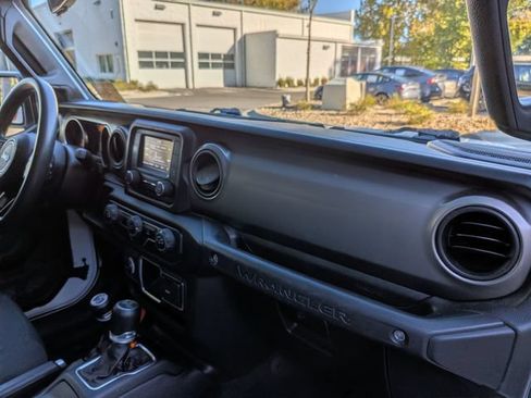 Used 2021 Jeep Wrangler Unlimited Sport AWD/4WD image 38