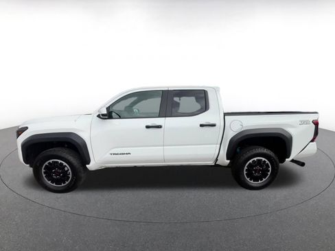 Used 2025 Toyota Tacoma TRD Off-Road image 9