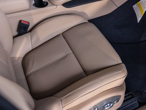 Certified 2026 Porsche Macan AWD/4WD image 37