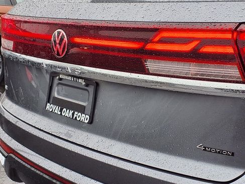 Used 2025 Volkswagen Atlas Cross Sport SE image 19