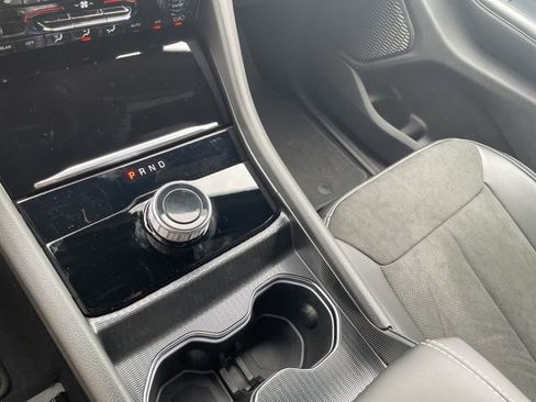 Used 2025 Jeep Grand Cherokee Altitude RWD image 17