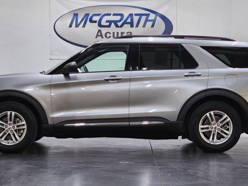 Used 2020 Ford Explorer XLT w/ Equipment Group 202A RWD image 9
