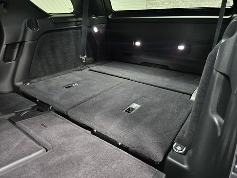 Used 2023 Land Rover Discovery S R-Dynamic AWD/4WD image 40