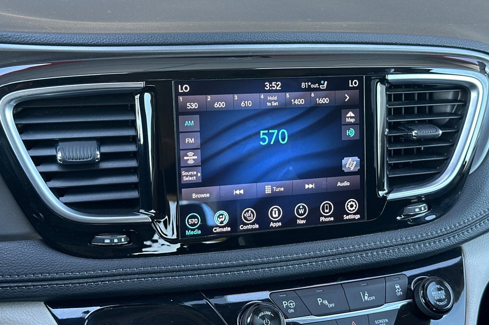Used 2019 Chrysler Pacifica Limited w/ Advanced Safetytec Group FWD image 19