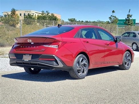 New 2025 Hyundai Elantra SEL image 23