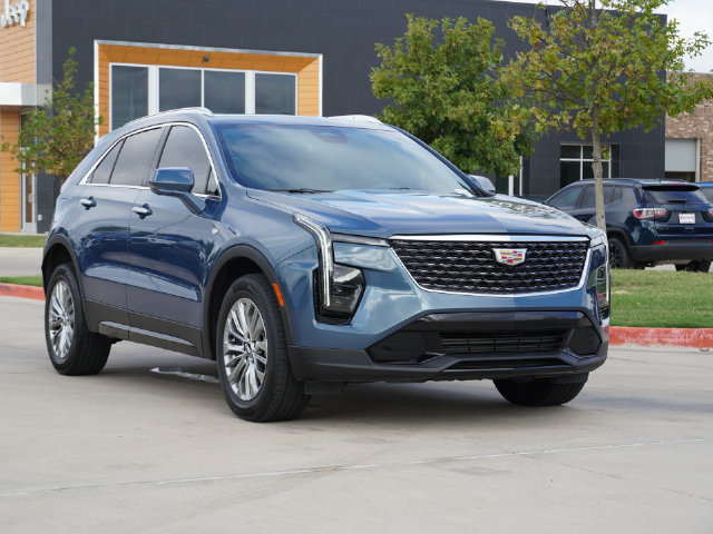 Used 2025 Cadillac XT4 Premium Luxury w/ Cold Weather Package FWD image 7