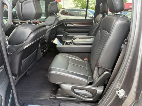 Used 2022 Jeep Grand Wagoneer Series I AWD/4WD image 29