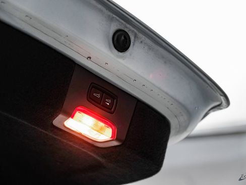 Used 2017 Porsche Cayenne S image 91