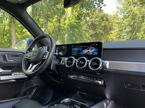 Used 2020 Mercedes-Benz GLB 250 4MATIC image 28