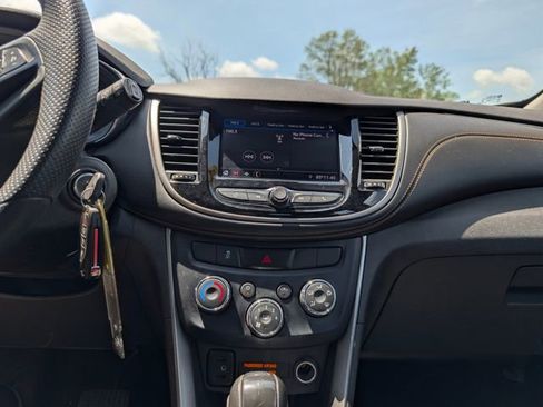 Used 2020 Chevrolet Trax LS AWD/4WD image 18