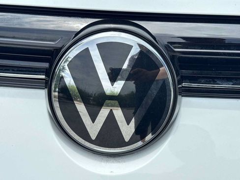Certified 2025 Volkswagen Taos S FWD image 19