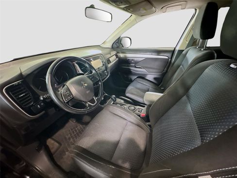 Used 2016 Mitsubishi Outlander SE image 8