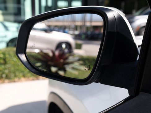 Used 2019 Toyota Highlander XLE image 10