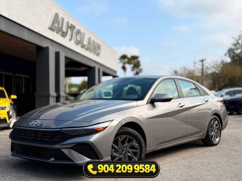 Used 2024 Hyundai Elantra SEL FWD image 1