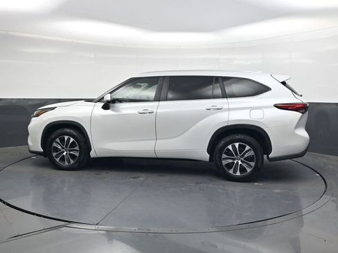 Used 2023 Toyota Highlander XLE image 7