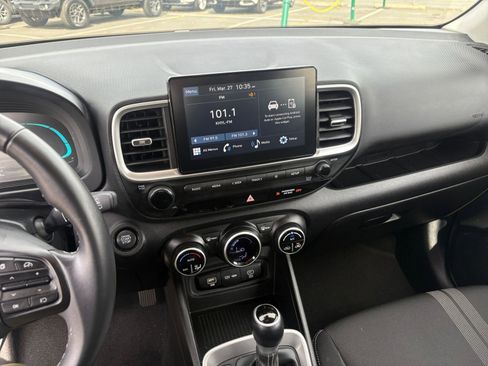 Used 2025 Hyundai Venue SEL image 17