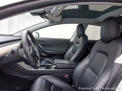 Used 2019 Tesla Model 3 Standard Range image 12