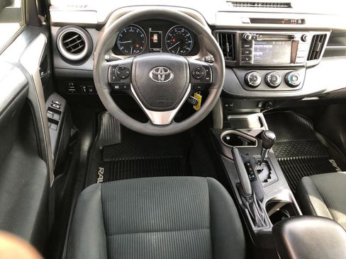 Used 2017 Toyota RAV4 LE image 10