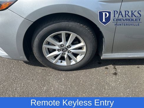 Used 2025 Toyota Camry LE image 3