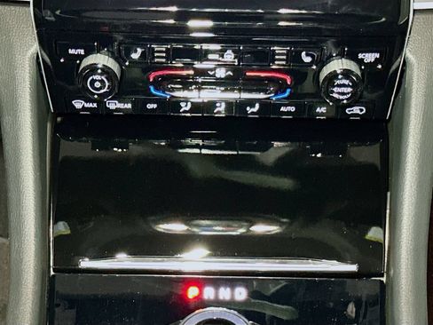 New 2025 Jeep Grand Cherokee Altitude AWD/4WD image 10