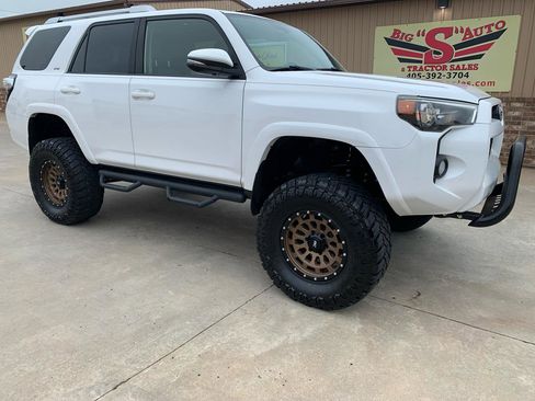 Used 2018 Toyota 4Runner SR5 Premium AWD/4WD image 1