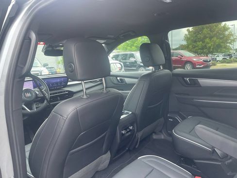 Used 2025 Buick Enclave Preferred FWD image 25