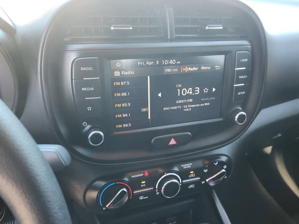Used 2025 Kia Soul LX w/ LX Technology Package FWD image 21