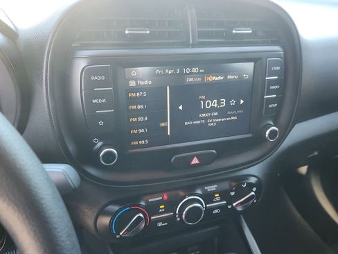 Used 2025 Kia Soul LX w/ LX Technology Package FWD image 21