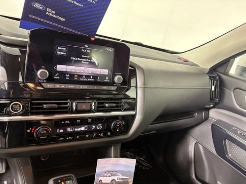 Used 2023 Nissan Pathfinder SV AWD/4WD image 18