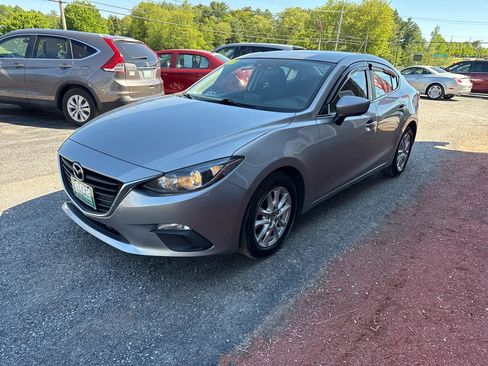 Used 2016 MAZDA MAZDA3 i Sport w/ Preferred Equipment Package FWD image 3