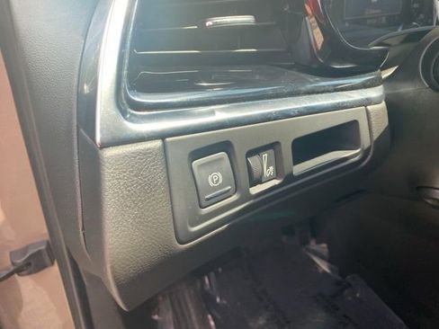 Used 2022 Cadillac XT6 Premium Luxury image 31