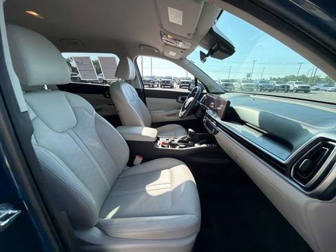 Used 2024 Kia Sorento EX FWD image 24
