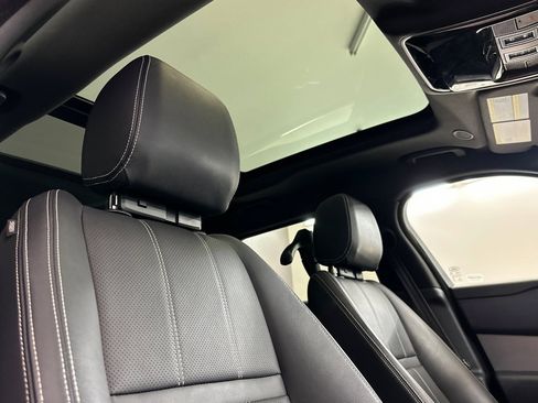Used 2023 Land Rover Range Rover Velar R-Dynamic S image 26