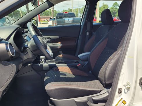 Used 2024 Nissan Kicks SR image 3