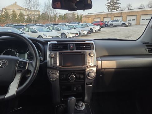 Used 2018 Toyota 4Runner SR5 Premium image 19