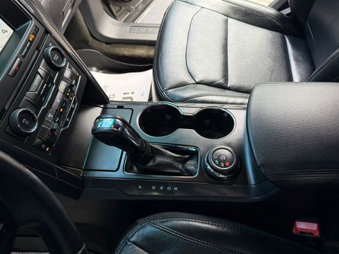 Used 2017 Ford Explorer XLT w/ Equipment Group 202A image 10