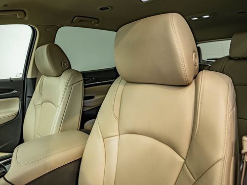 Used 2019 Buick Enclave Essence FWD image 33
