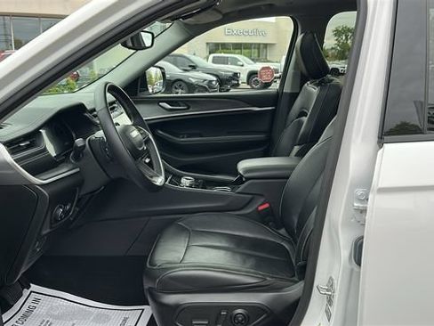 Used 2022 Jeep Grand Cherokee L Limited AWD/4WD image 9