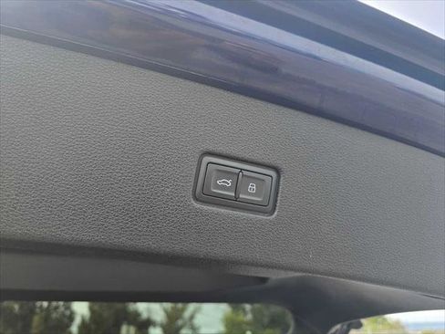 Used 2019 Audi Q8 Prestige w/ Luxury Package image 19