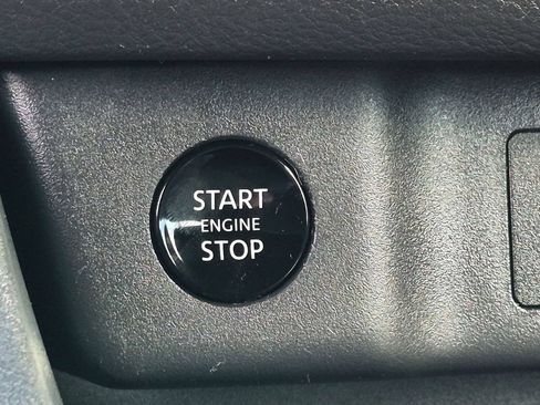 Used 2024 Nissan Rogue S FWD image 18