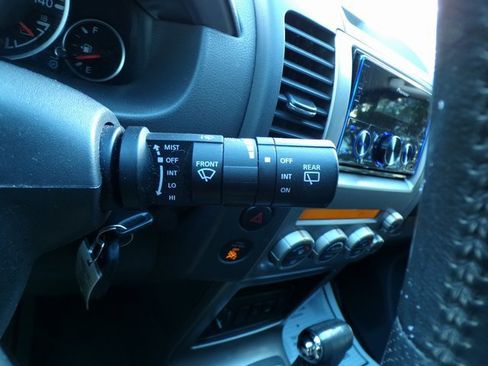 Used 2005 Nissan Pathfinder SE Off-Road image 20