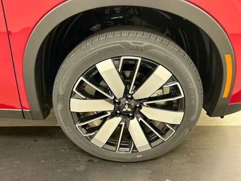 New 2025 Mitsubishi Outlander SE image 7